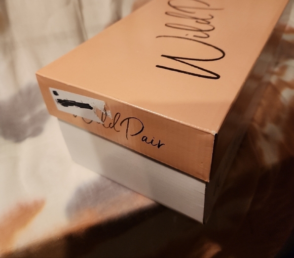 Wild Pair Earheart Black T Strap Sandals Size 10.5 NIB - Picture 10 of 10